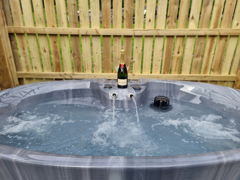 Highland Hideaway Luxury Shepherds Hut by Ullswater in the Lake District with Hot Tub