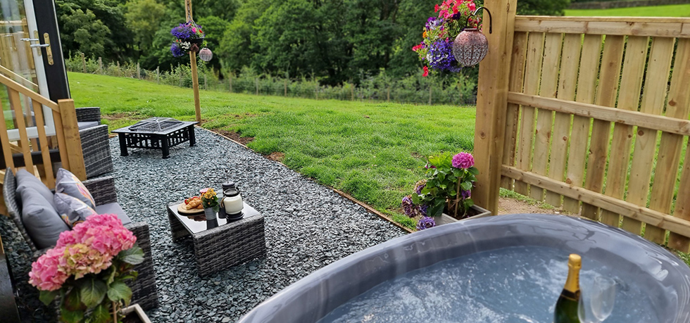 Highland Hideaway Luxury Shepherds Hut by Ullswater in the Lake District with Hot Tub