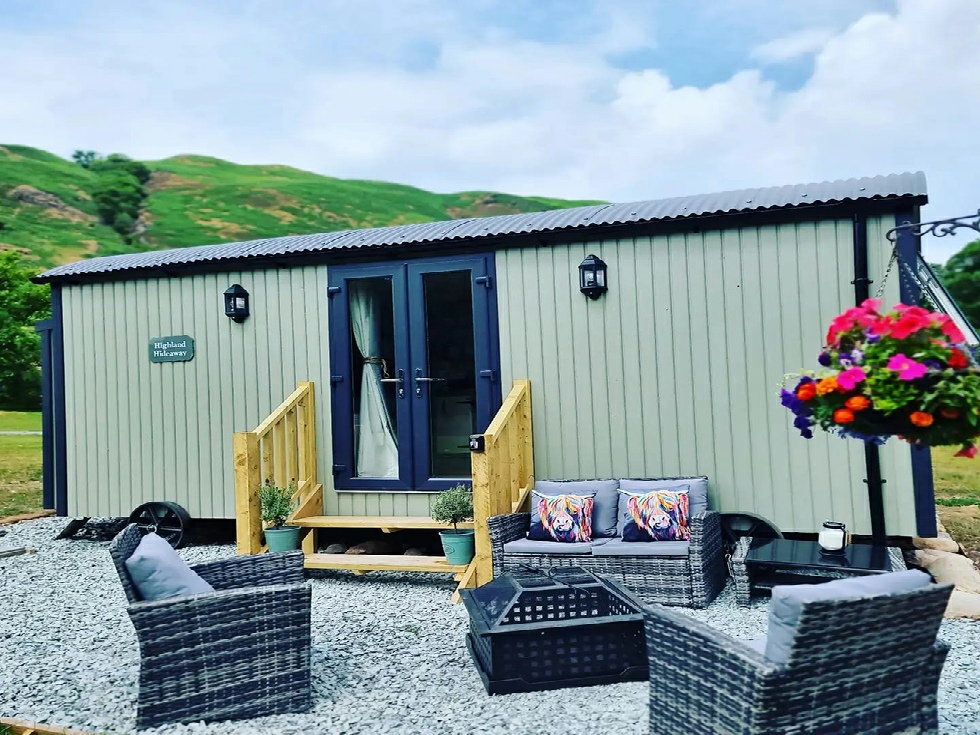 Highland Hideaway Luxury Shepherds Hut by Ullswater in the Lake District with Hot Tub