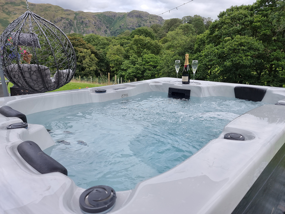 Hares Nook Luxury Shepherds Hut by Ullswater in the Lake District with Hot Tub