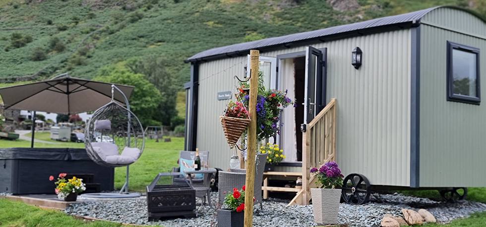 Hares Nook Luxury Shepherds Hut by Ullswater in the Lake District with Hot Tub